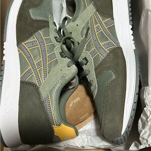 ASICS Men's Green and Yellow Athletic Shoes